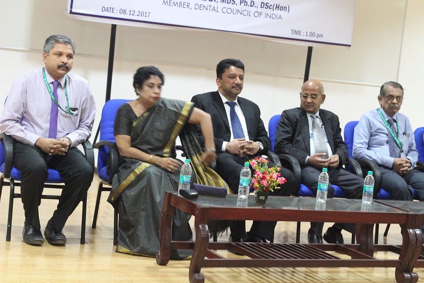 Dr. S.m. Balaji Seated On The Dais With Dr. N. Vivek, Dean, Srm Dental College, Kattankulathur, Dr. N. Chandra Prabha Director Of Health Sciences, Srm University, Dr. N. Sethuraman, Registrar, Srm University And Others.