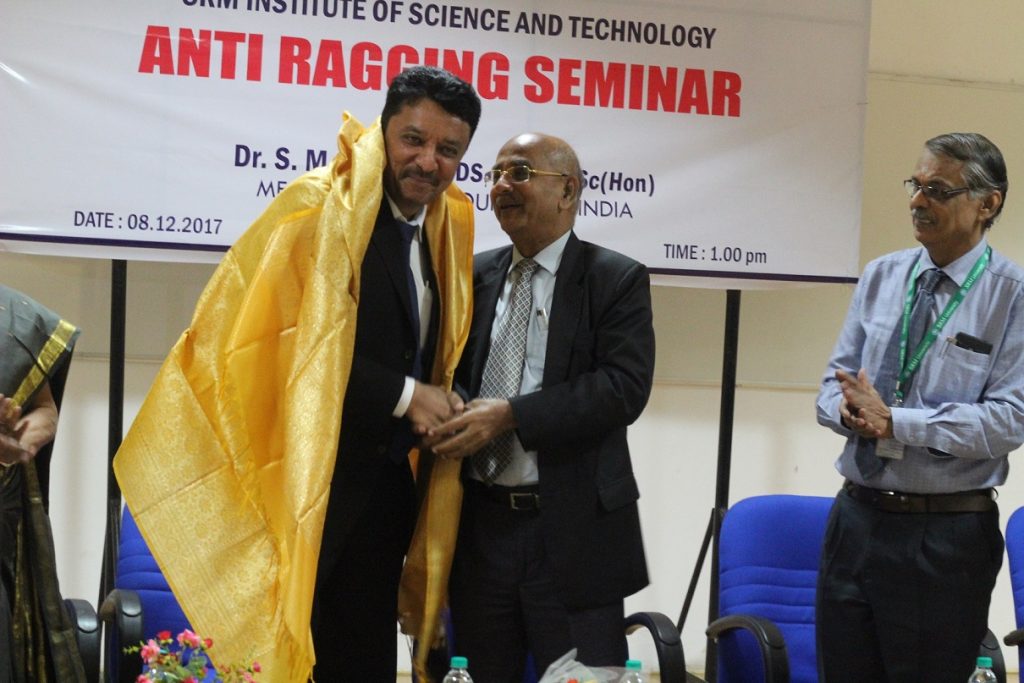 Dr Sethuraman Honoring Dr Balaji At The Function