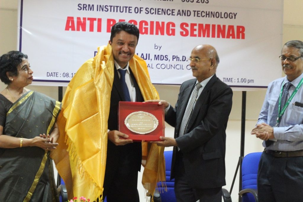 Dr Sethuraman Presenting Dr Balaji With A Memento To Mark The Occasion