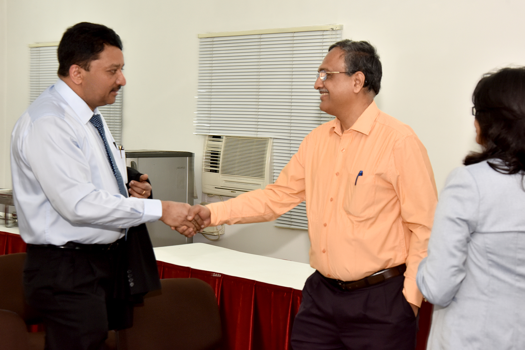 Prof Sm Balaji Welcomes The Head Of A City Based Dental College