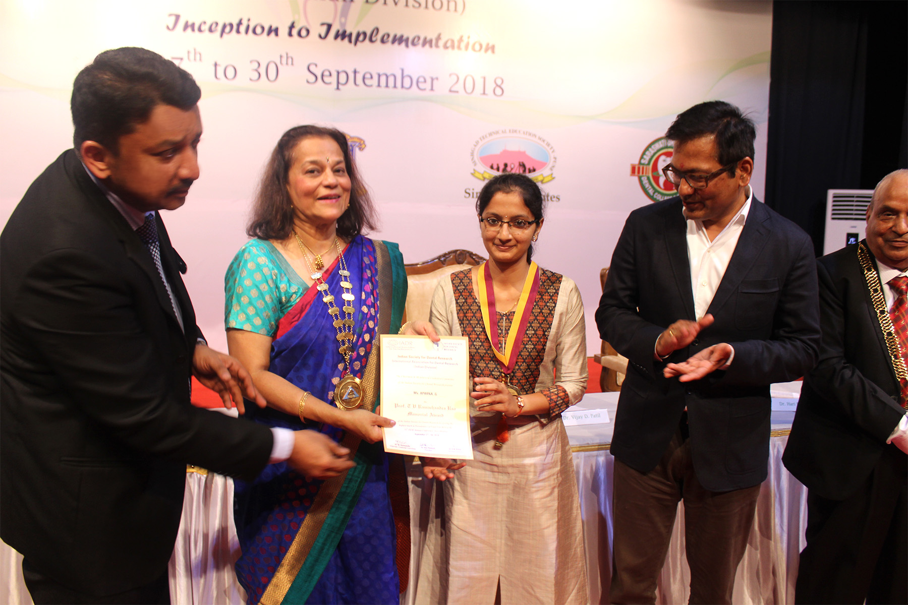 31st Indian Society for Dental Research - International Association for Dental Research Annual Conference, Mumbai 9 Prof Rene D’souza And Prof Sm Balaji Presenting Certificates To Meritorious Students