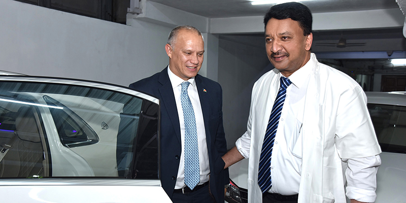 Dr SM Balaji plays host to the Minister of Health, Republic of Seychelles