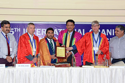 Health Minister of Maldives inaugurates International Craniofacial Conference 2 Dr Sm Balaji Presents Minister With Memento