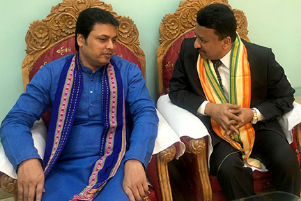 Dr SM Balaji and the chief minister of Tripura, His Excellency Biplab Kumar Deb deep in conversation at the IDA Conference in Agartala, Tripura