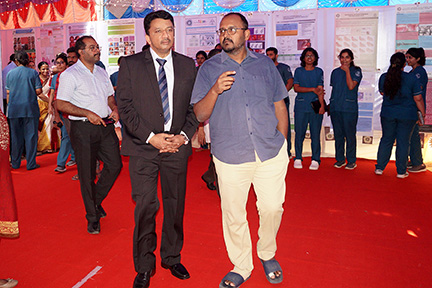 Poster competition at the recently concluded Saveetha Transdisciplinary Annual Research Summit 2 Dr Sm Balaji Sharing His Views About The Prize Winning Posters With Dr Deepak Nallaswamy