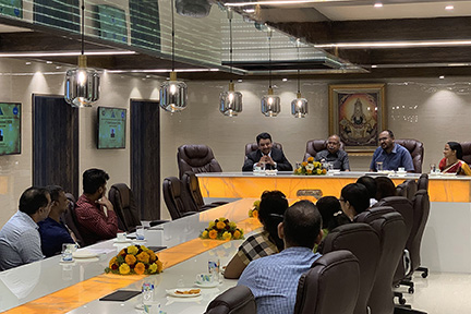 Dr SM Balaji leads brainstorming session at deans meet in Saveetha Dental College 6 Participants Listen In Rapt Attention As Dr Sm Balaji Explains His Point Of View Regarding Ways To Foster Dental Research